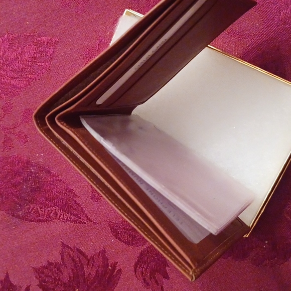 Leather wallet - Picture 3 of 7